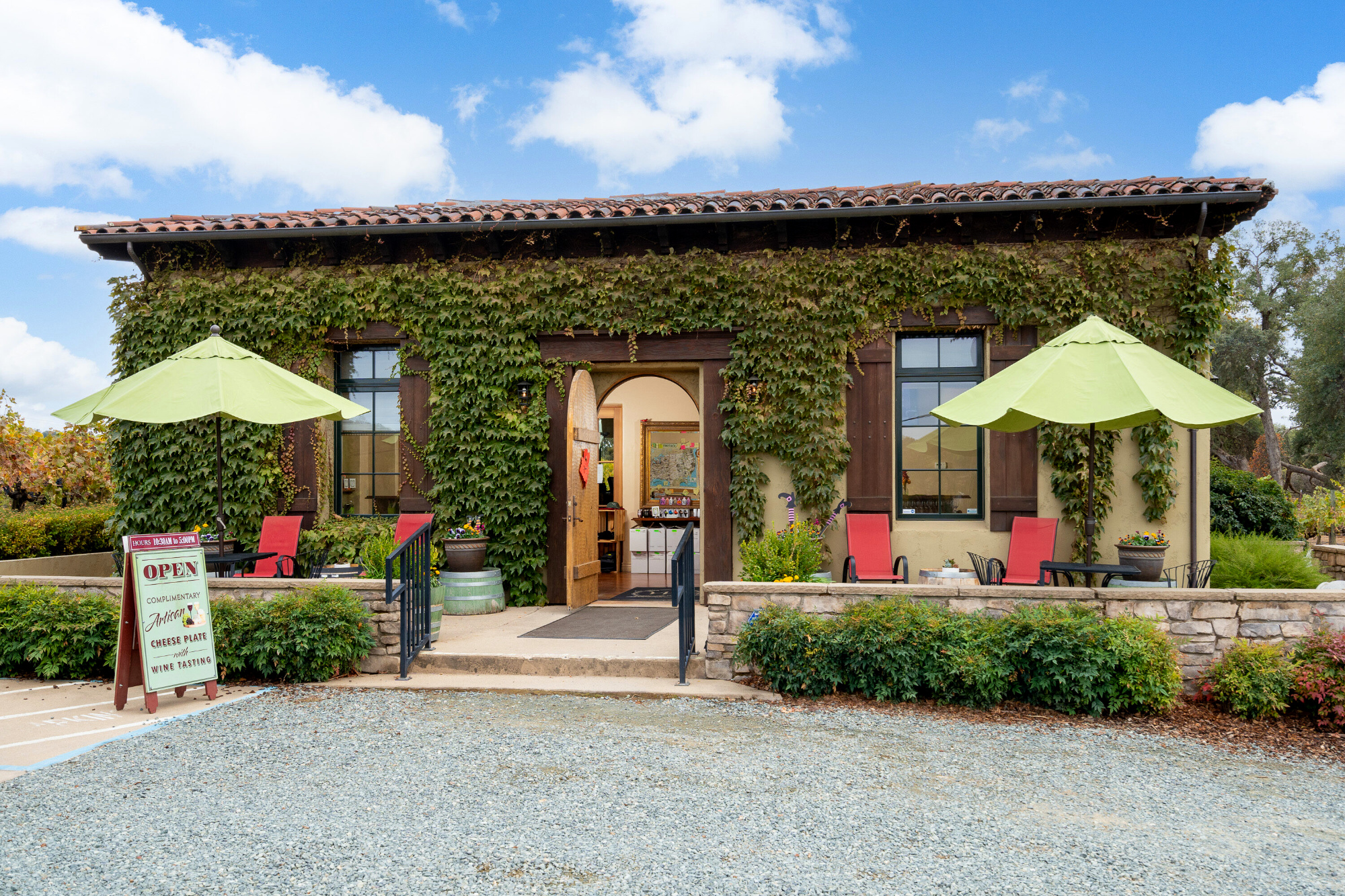 Luxury Inn, Tasting Room, Winery and Vineyard