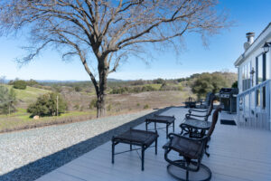 Modern and Stylish Tasting Room, Winery Building For Sale