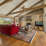 sierra-foothills-vineyard-home-great-room