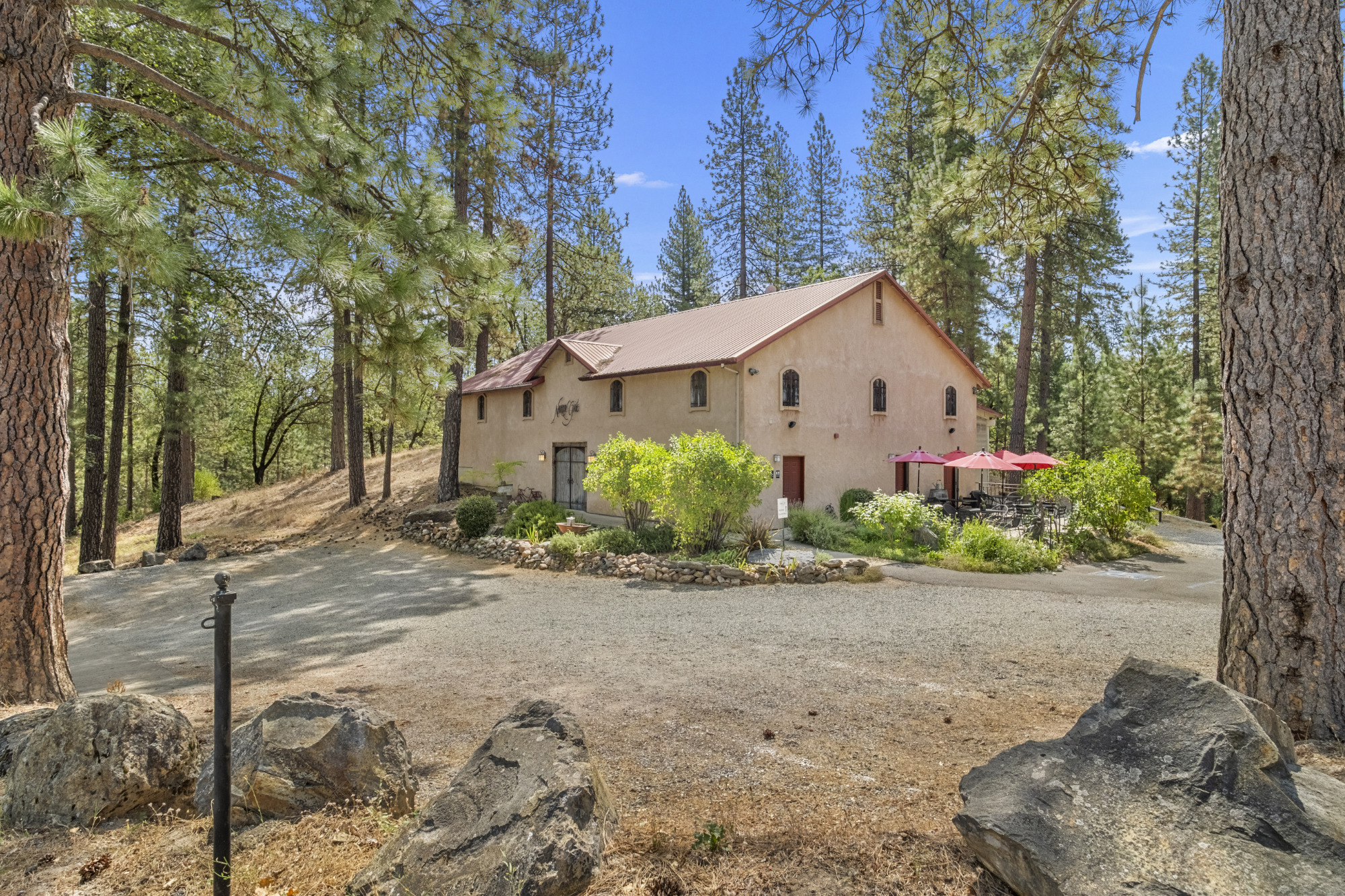 sierra-foothills-winery-tasting-room